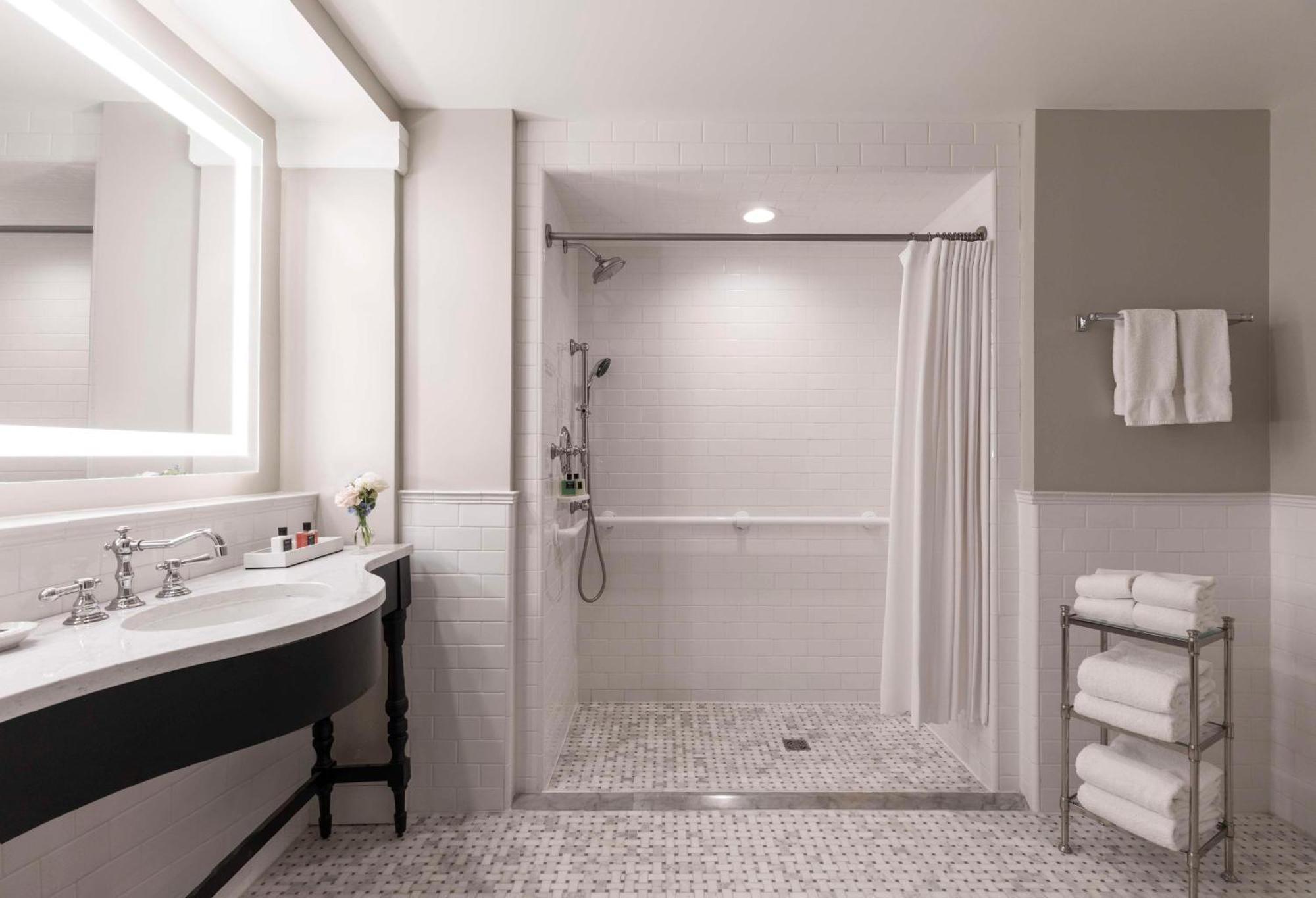 Premium King Room Accessible Shower,1543383505:JPEG